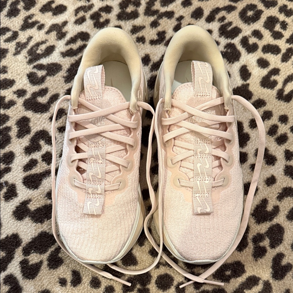 Nike Women's Motiva Walking Athletic Shoes Sneakers size 5